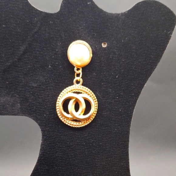 Vintage-Inspired Gold Dangle Earrings with Faux Pearl Stud & Rope Frame - Picture 2 of 6